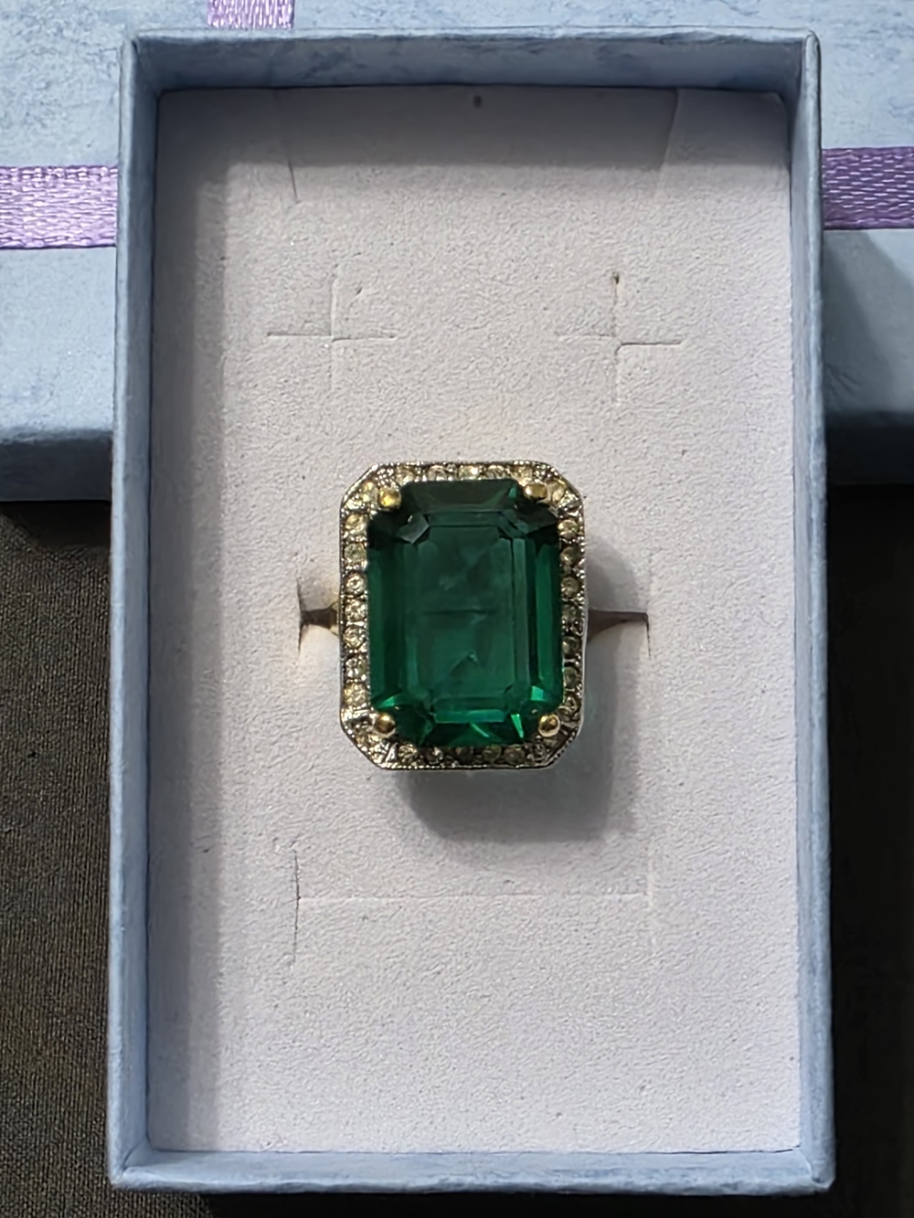 Estate - Gold Tone - Vintage Fashin Green Stone Ring - Item 450